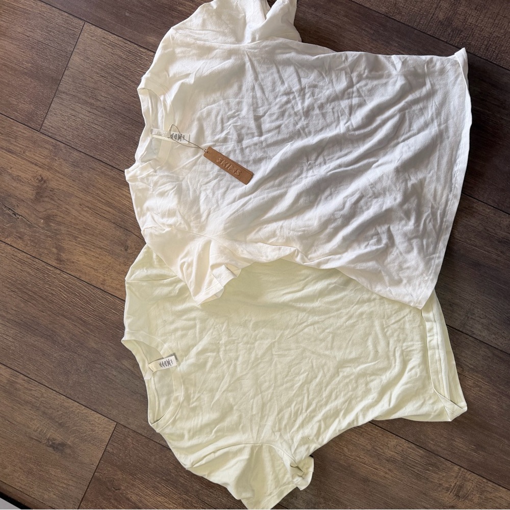 SKIMS cotton jersey white  and Cream T-Shirts size L - Picture 3 of 5